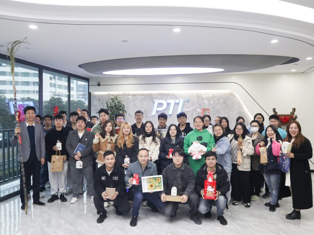 PTI 圣诞奇趣派对：暖意在礼物间流淌（images 14）